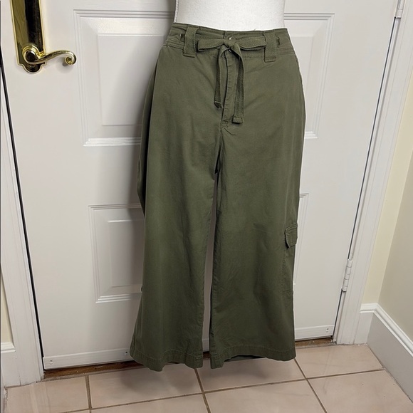 Vintage Pants - St. John's Bay Olive Green Hi Rise Pret Belted Wide Leg Utility Capris. Size 12
